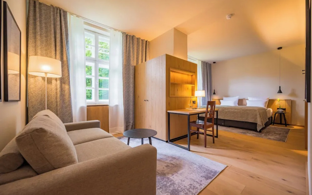 Gutshotel Menterschwaige – Heritage Boutique Hotel with Timeless Elegance