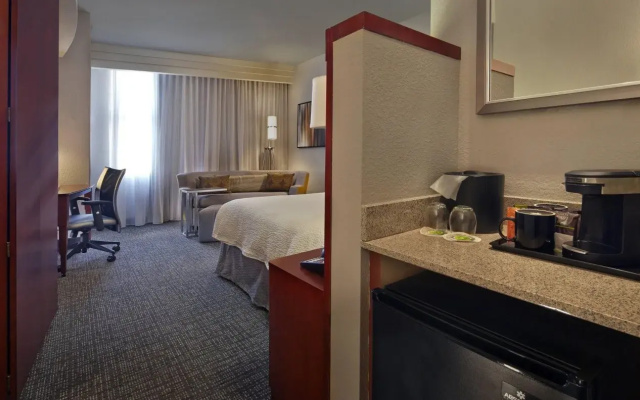 Courtyard by Marriott St. Petersburg Downtown