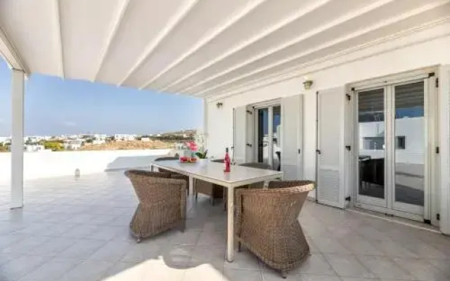 Panos Luxury Apartment