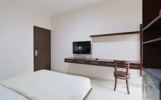 Clover Residence Near Mall Ambassador