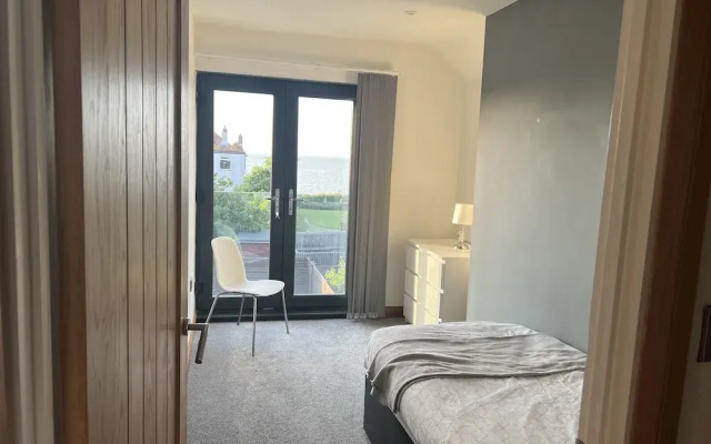 Broadway Beach Homes Airbnb With Hot tub