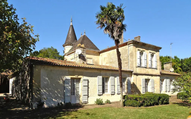 Semi-detached House on a Vineyard, Talais