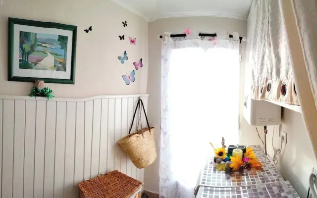 2 Bed Flat - Sleeps 4 - Parking - Wifi