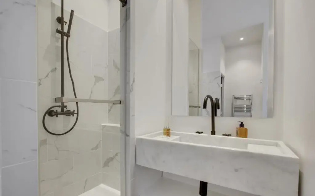Modern Apt 3bdr/3bath - Louvre Museum/Tuileries