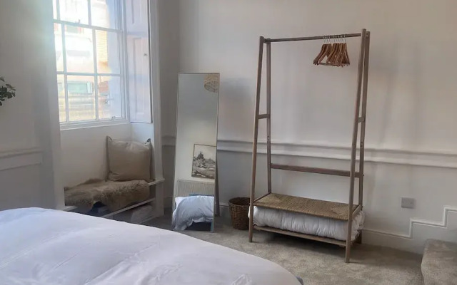 Spacious 2B Flat In Clement House