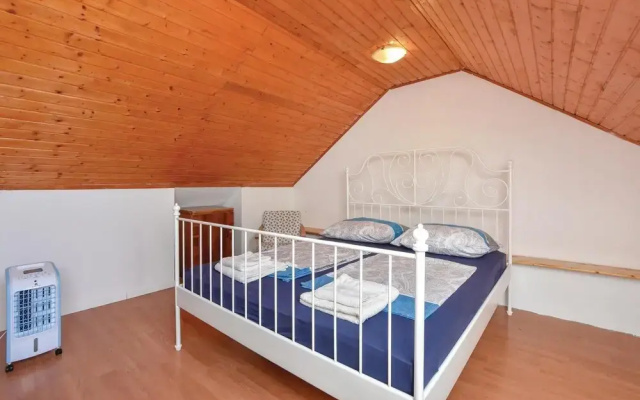 Beautiful Home in Duce With Wifi and 3 Bedrooms
