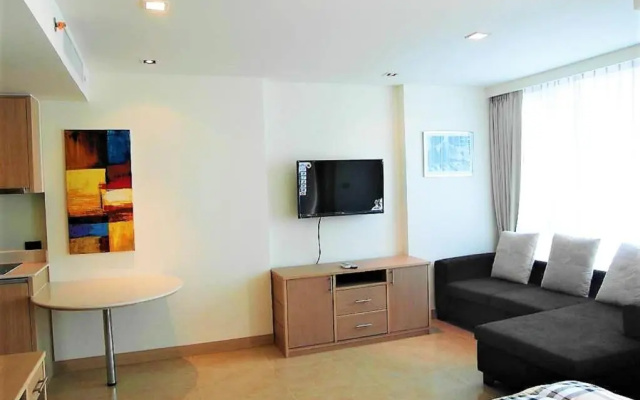 The Cliff sea & Pool Views Studio Apartment Pratumnak Pattaya