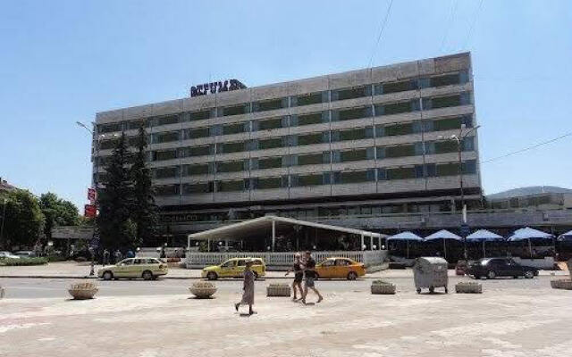 Struma Hotel вид на фасад