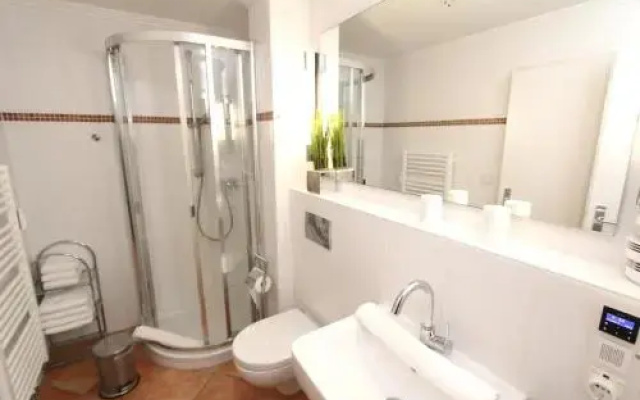 Ad3 5F Luxury West