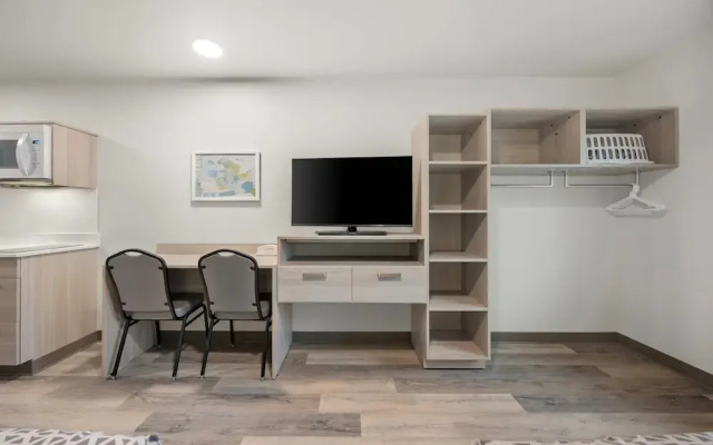 WoodSpring Suites Medford near I-5