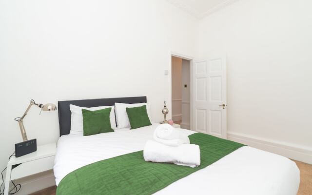 Апартаменты PML Apartments Montpelier Street Лондон вид на фасад
