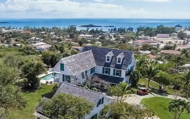 Pink Sands Paradise: Luxury Estate With Pool