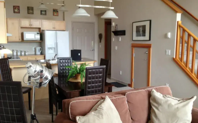 Apartment 407, Contemporary Decor