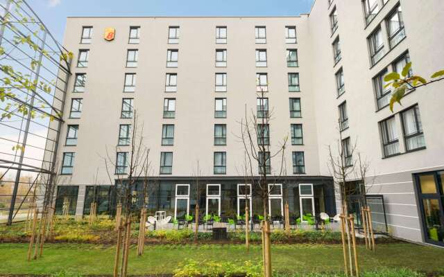 Отель Super 8 Munich City West вид на фасад