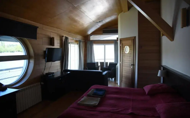 Vogue Apartments Room