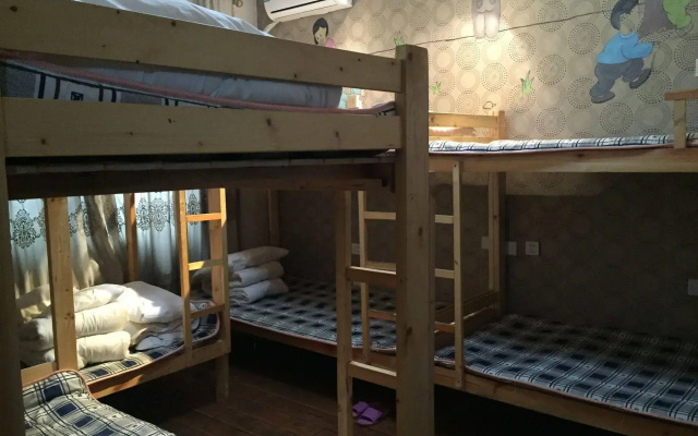 Hua Qiu Ku Youth Hostel East Street Branch