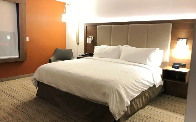 Holiday Inn Express & Suites Phoenix - Airport North by IHG