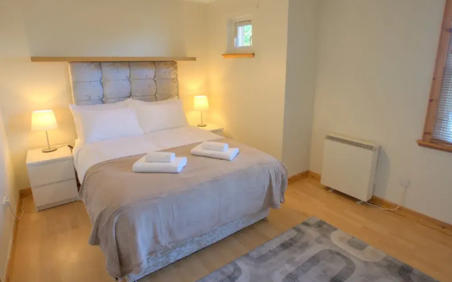 Knightsridge House Apartment