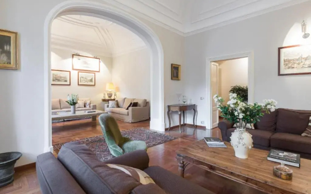 Amazing 4 bedrooms apartment with garden