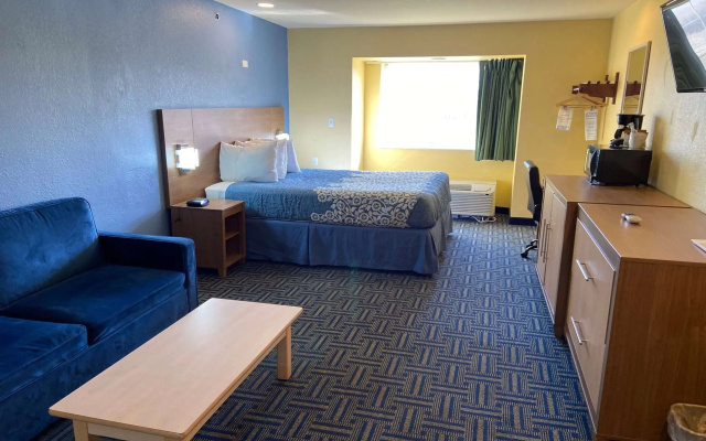 Days Inn & Suites by Wyndham Pryor