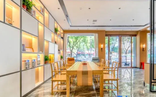 Jin Boman Hotel (Linfen Pingyang Square)