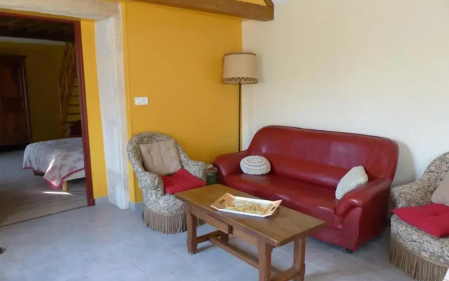Gîte Dompierre-sur-Besbre, 4 pièces, 6 personnes - FR-1-489-51