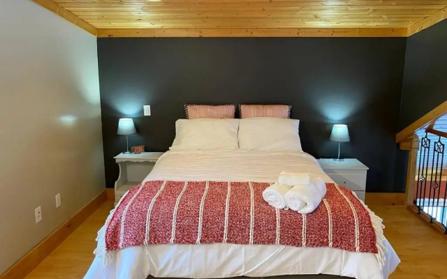 Gudjonson Getaway - 2 bed 2 bath Cabin