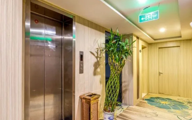Tianduo Hotel (Xi'an Zhangba North Road Metro Station)