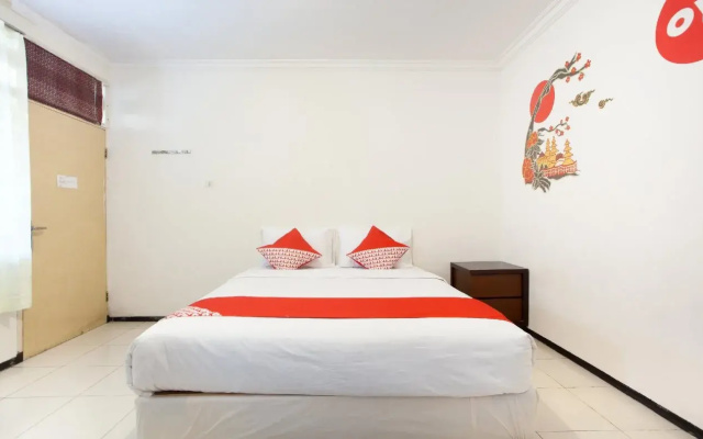 OYO 143 Dukuh Kupang Residence