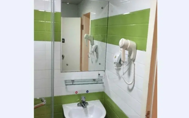 7 Days Inn Guangzhou Fangcun Jiaokou Subway Station