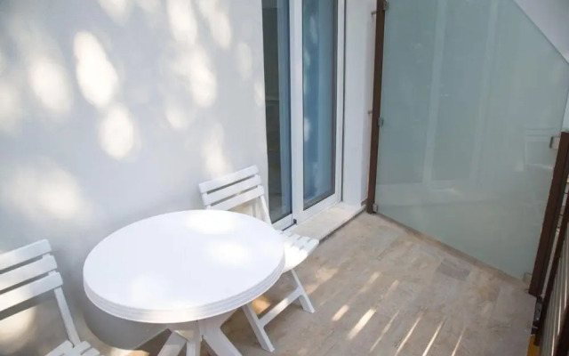 Comfy Accommodation With Balcony