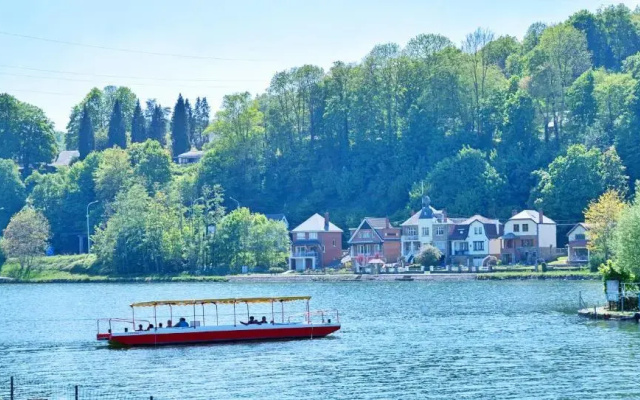 Gatsby River I