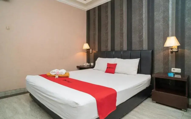 RedDoorz Plus near Simpang Tiga Tritayasa Cilegon