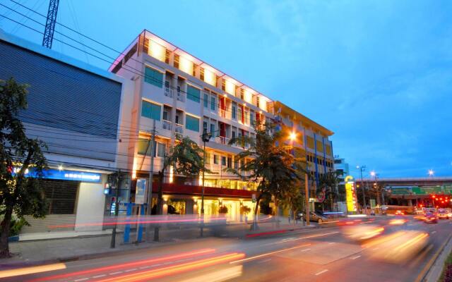 Отель Bangkok Loft Inn Бангкок вид на фасад