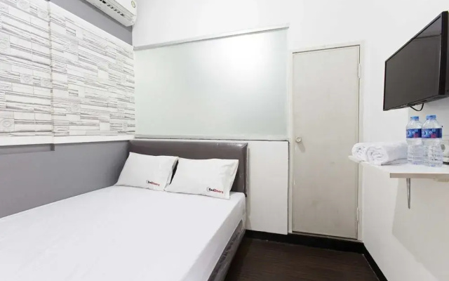 RedDoorz near Asemka