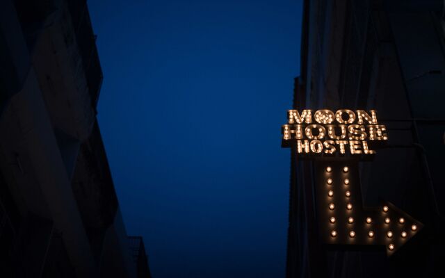Moon House Hostel - Bangkok Бангкок вид на фасад