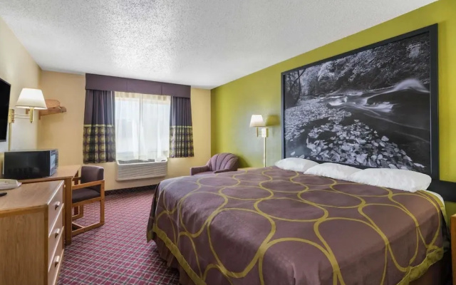 Super 8 By Wyndham Fountain