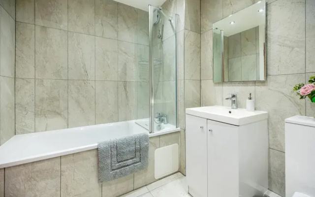 Classic 2 bed Apartment Situated in Mill Hill
