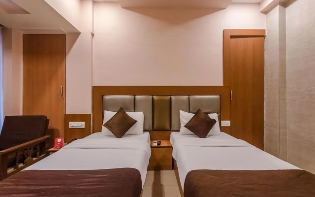 OYO 7727 Hotel Sarovar Grand