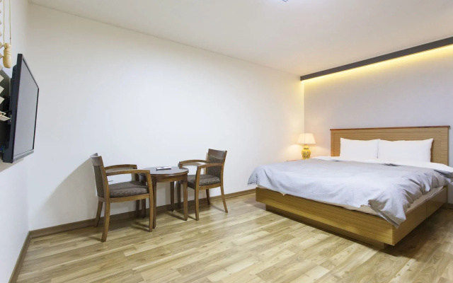 Gyeongpodae The Hotel Business