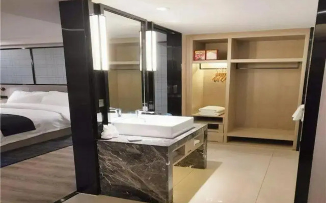Echarm Hotel Yingshang Wuzhou Wanhui Square