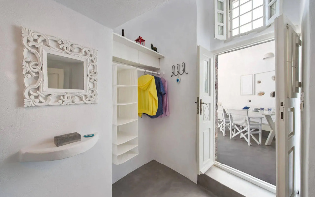 White Cave Private Villa