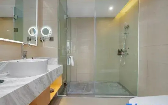 Vienna Hotel (Chengdu Xindu Haining Leather City Store)