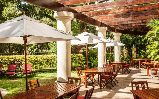 Отель Southern Sun Dar es Salaam