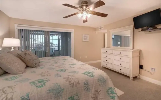 Madeira Beach Yacht Club 343H by Distinctive Beach Rentals