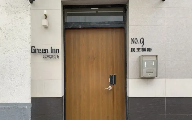 8door Guesthouse