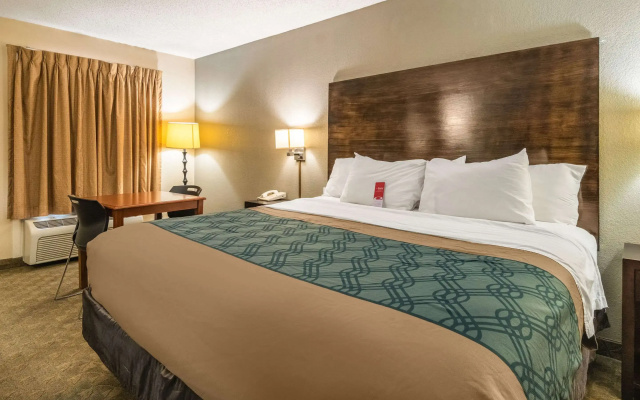 Econo Lodge Hillsboro I-35