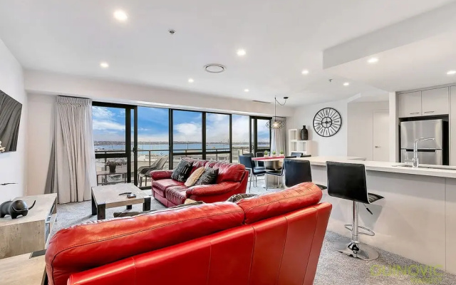 QV Sunny New Apt with Balcony -976