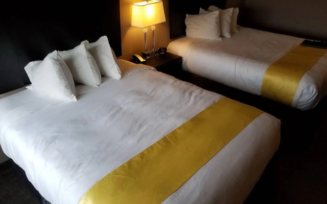 Okoboji Inn & Suites