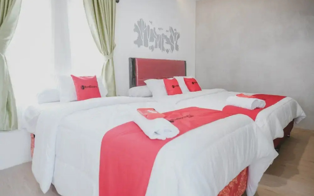 RedDoorz Plus Syariah near Universitas Lampung